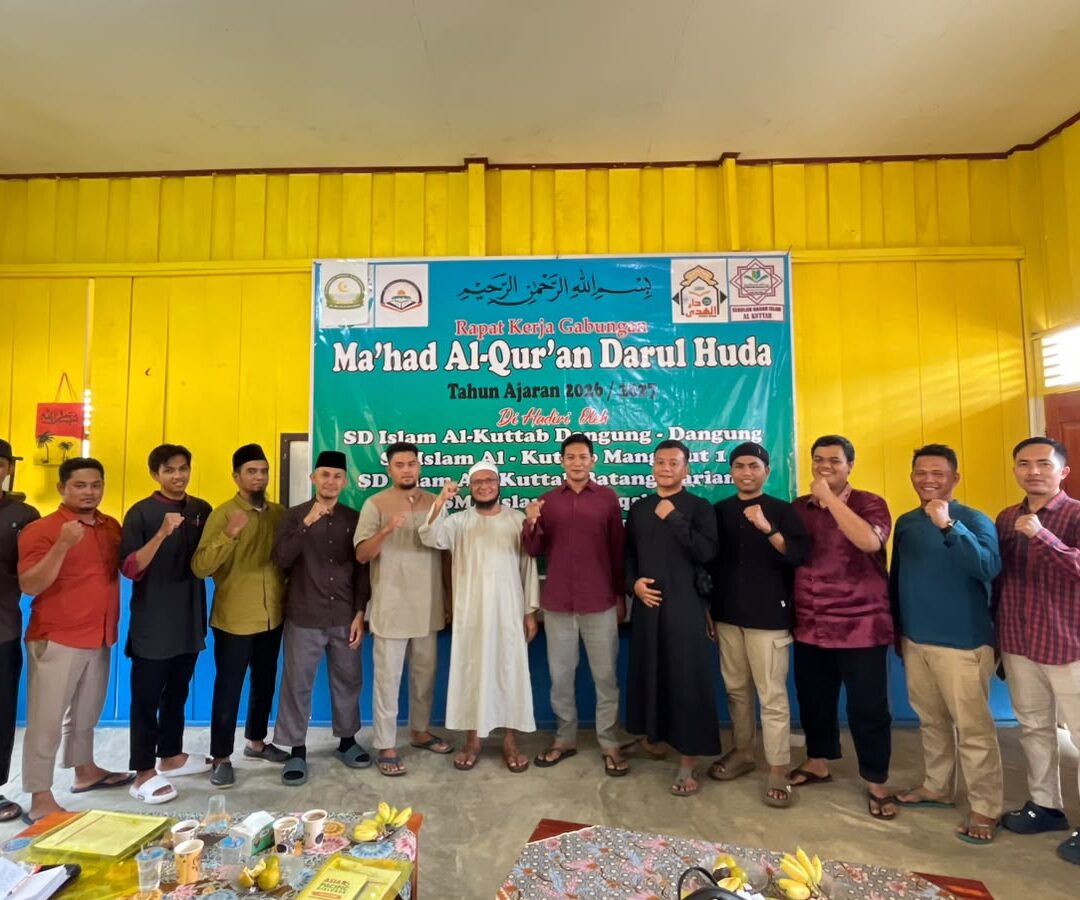 Guru SD Islam Al-Kuttab 1 Mangorut Tempuh Perjalanan Laut dan Darat Demi Menghadiri Rapat Kerja Gabungan Tahun Ajaran 2026/2027 IMG-20260707-WA0012